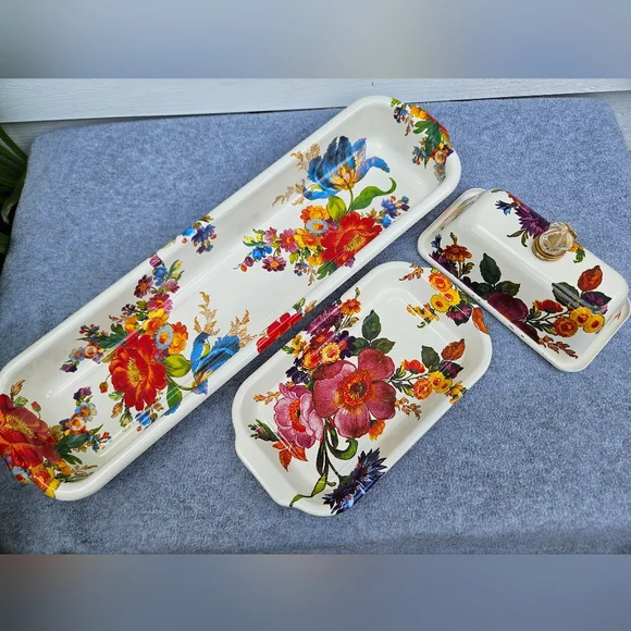 Mackenzie Childs Flower Market White Bread & Butter Hostess Set - Picture 4 of 12